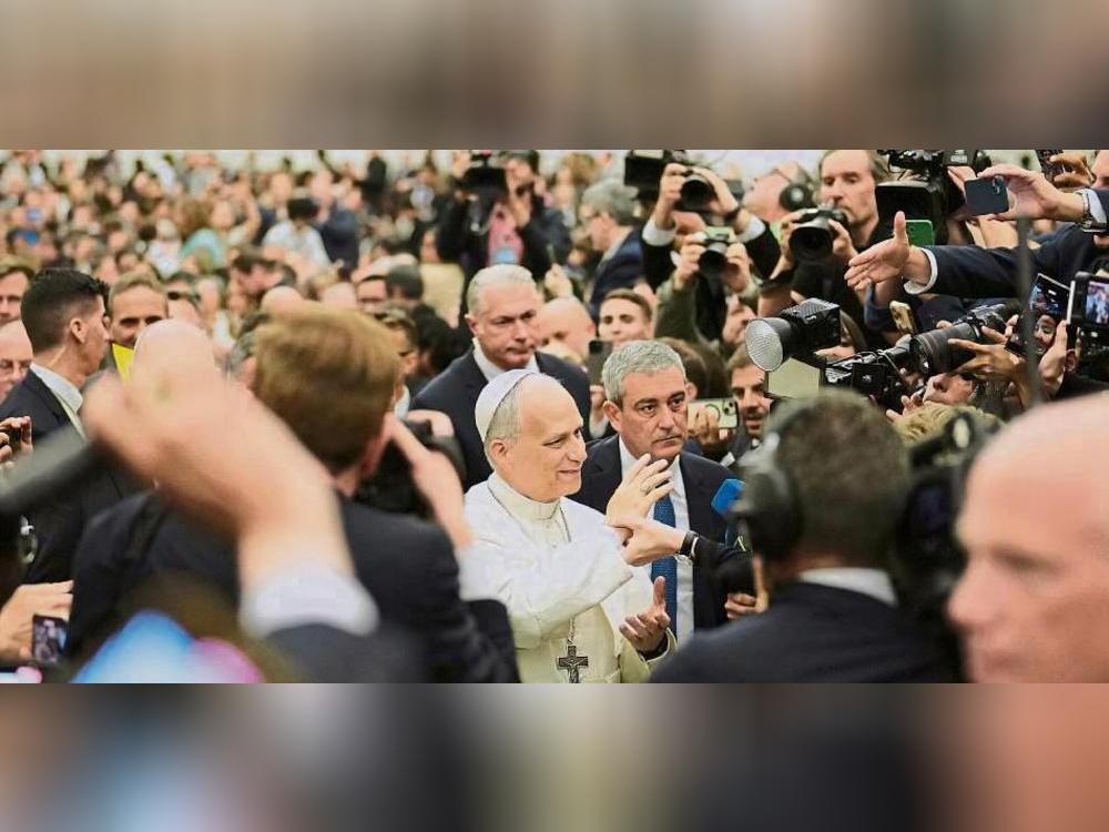 Viel Rummel um den Heiligen Vater: Am Sonntag wird Papst Leo XIV offiziell in sein Amt eingeführt. Zu den Gästen gehört dann auch ein Erwitter. Foto: dpa