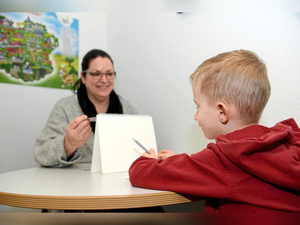Ob Kinder eine altersgerechte Sprachkompetenz haben, wird bei der Schuleingangsuntersuchung getestet. Foto: Kalle (Kreis Soest)