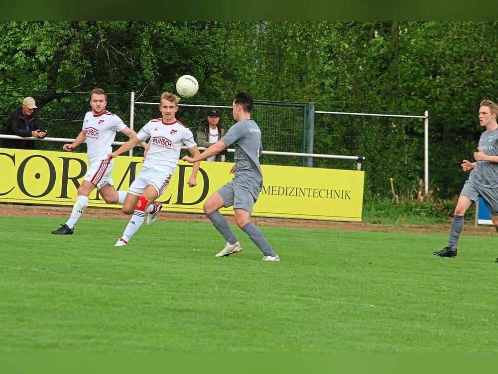 Die SG Oestereiden/Effeln/Menzel greift im Heimspiel gegen BW Dedinghausen-Rixbeck nach dem letzten Strohhalm, um den Klassenerhalt doch noch zu schaffen. Foto: Brand
