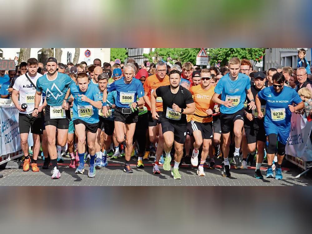 Startschuss zum Firmenlauf: 1500 Läuferinnen und Läufer lautete hier die magische Zahl. Bereits zwei Wochen vorher musste die Online-Anmeldung geschlossen werden. Foto: Feichtinger
