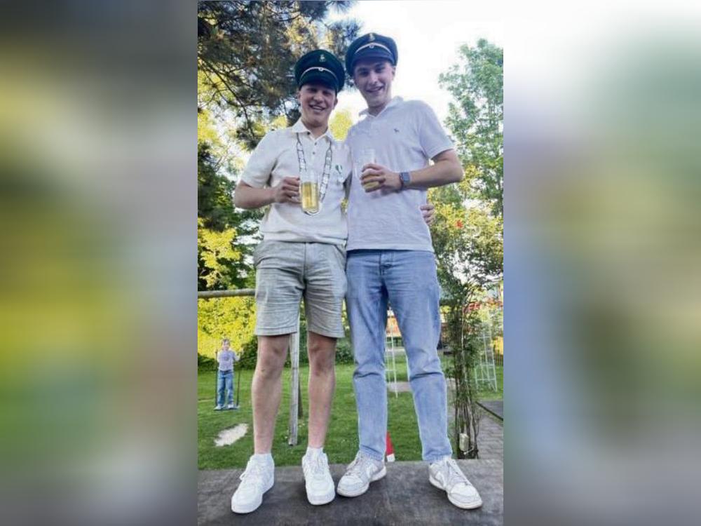 Jungschützenkönig Jaron Beine (l.) und Adju Luis Bertels.