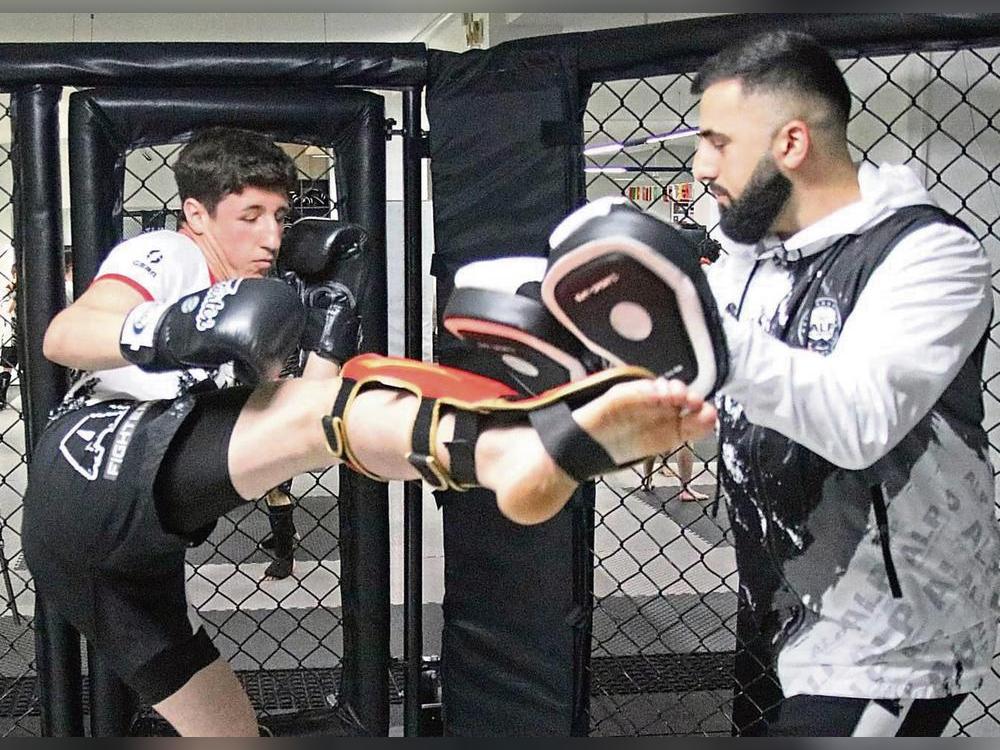 Seine Leidenschaft für den Kampfsport entdeckte Ravan Abbaszade (l.), dessen großes Idol sein Trainer Eltaj Humbatov (r.) ist. Und der 16-Jährige verfolgt ein klares Ziel, denn er strebt eine Karriere als Profikämpfer an. Foto: Wiegand