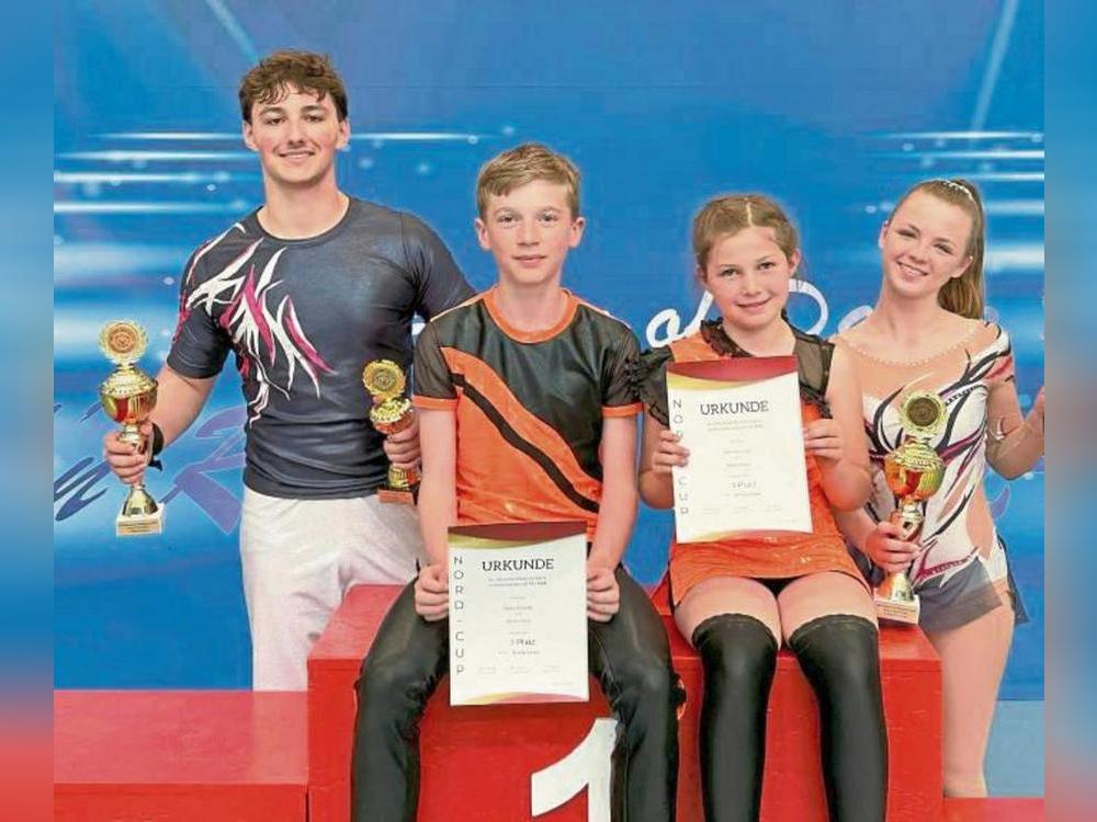 Sie haben es geschafft. Felina Schmidt und Adrian Nezel sowie Sayen Hecken und Max Dudos von den Pink Panthers qualifizierten sich für die Deutschen Meisterschaften.