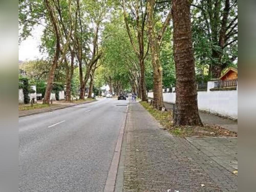 Die Pflicht, den Radweg zu benutzen, ist an der Südstraße aufgehoben: Geprüft werden soll trotzdem, ob der alte Radweg ein neues Pflaster kriegen kann.