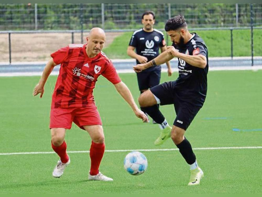 Das Team vom SC Internazionale (in Schwarz) will nun auch den letzten Schritt Richtung Aufstieg gehen. Foto: Feichtinger