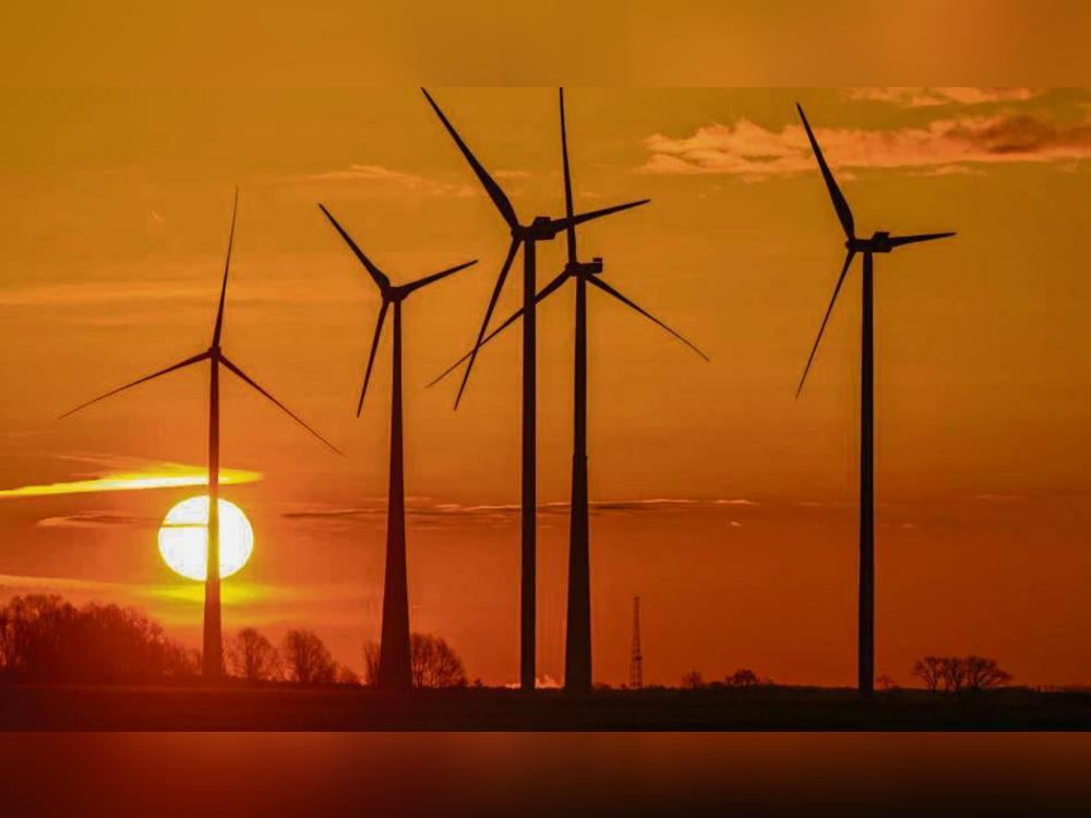 Von den ungewollten fünf Windrädern möchte die Stadt nun profitieren. Foto: Patrick Pleul/dpa