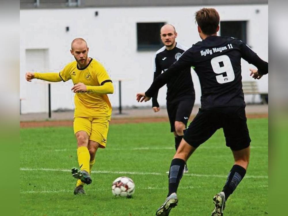 Mit einem Remis endete das Hinspiel zwischen dem SuS Bad Westernkotten und der SpVg Hagen, die bereits als Meister feststeht. Im Rückspiel wollen Jan Penner (l.) und Co. nun voll auf Sieg spielen – müssen sie auch. Foto: Wiegand