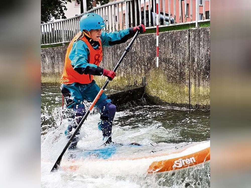 Maja Lenkeit vom WSC Lippstadt setzte sich früh an die Spitze und triumphierte am Ende im Wildwasser-Boardercross bei den inoffiziellen norddeutschen Meisterschaften.