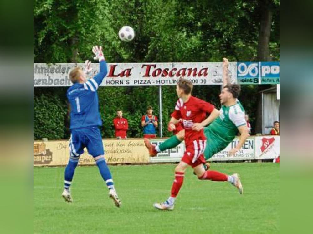 Ihren zweiten Matchball wollen die Spieler des SuS Cappel (in Grün) am Sonntag verwandeln. Foto: Schnieder