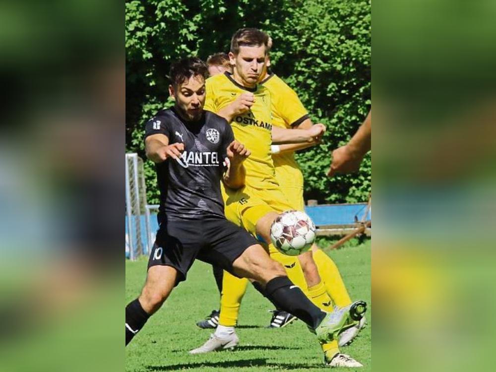 Lukas Traufetter (Gelb) und der SuS Bad Westernkotten wollen den Titel. Foto: Wiegand