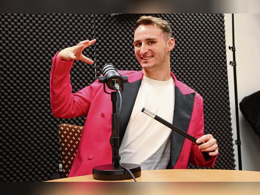 Wenn Jannick Holste auftritt, liegt Magie in der Luft – auch im Dicke-Lippe-Podcast-Studio. Foto: Puls