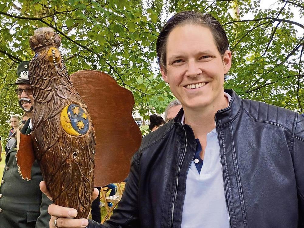 König Daniel Klebolte wird mit Königin Kirsten den großen Jubiläums-Umzug am Mondschein anführen. Gemeinsam freuen sich die Regenten auf ein unvergessliches Fest. Foto: Niggenaber