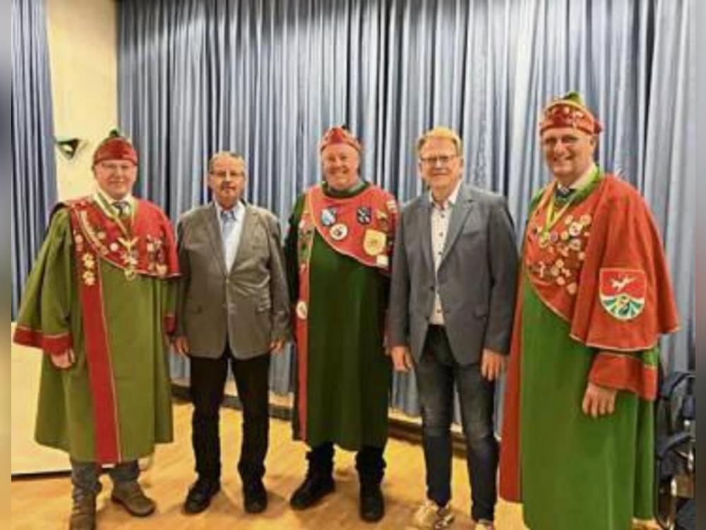 Die heimische Loge bekam Besuch von den „Schlaraffen aus dem Suerland“.