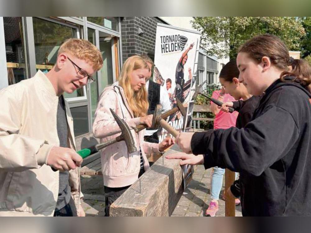 Ob der Praxistag ein Volltreffer war, wird sich erst in Zukunft zeigen: Schlag auf Schlag ging’s jedenfalls beim Krinke-Nagelbalken. Fotos: Wenderoth