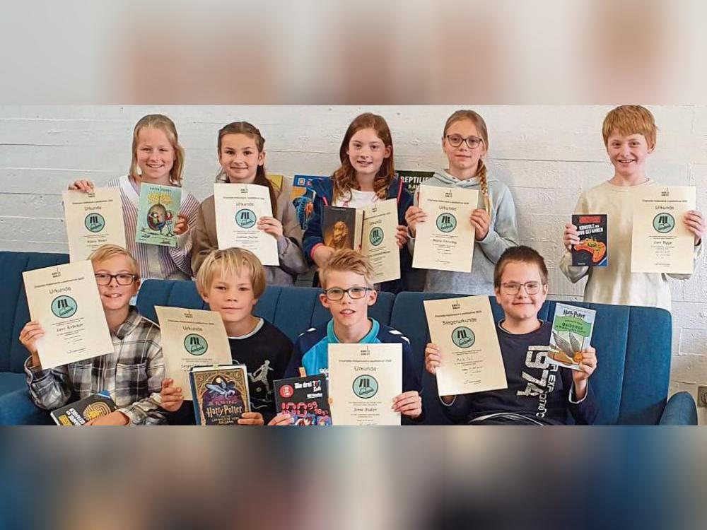 Alle Kinder erhielten eine Urkunde und durften sich ein Buch aussuchen.