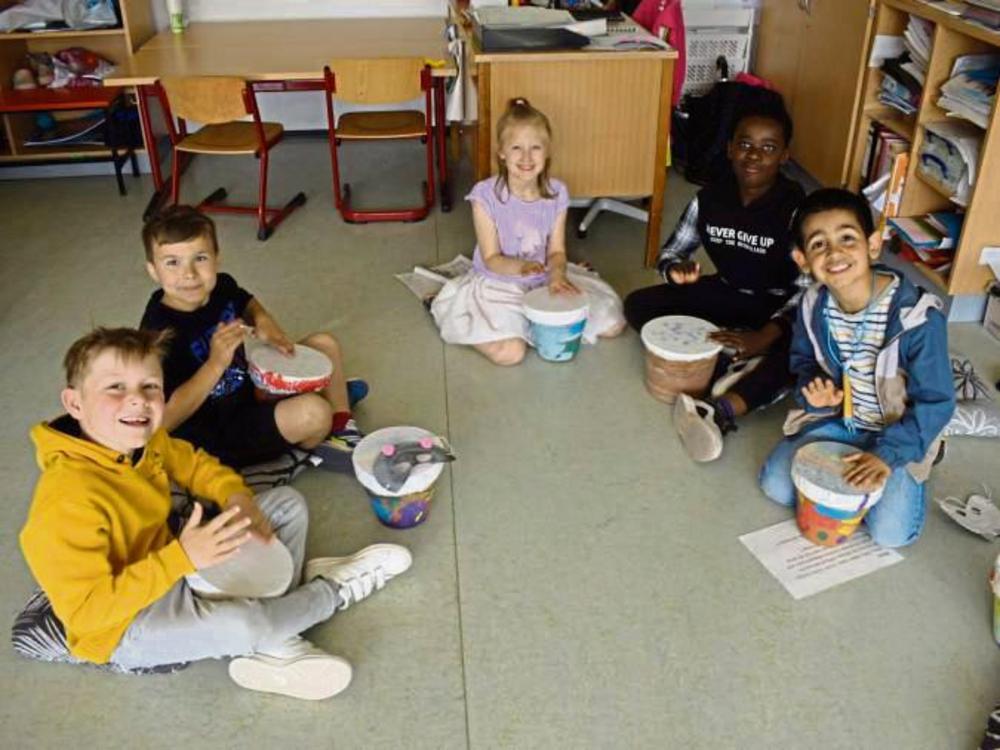 Beim Tag der offenen Tür an der Grundschule An der Pappelallee zeigten die Kinder, was ihre Trommeln können.