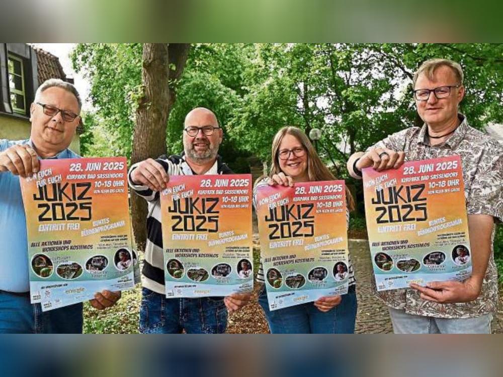 Freuen sich auf ein tolles JuKiz: (v.l.) Ulrich Lakenbrink, Michael Budde, Bianca Middeldorf und Frank Hilgenkamp vom Kreisjugendamt. Foto: Birgit Kalle/ Kreis Soest