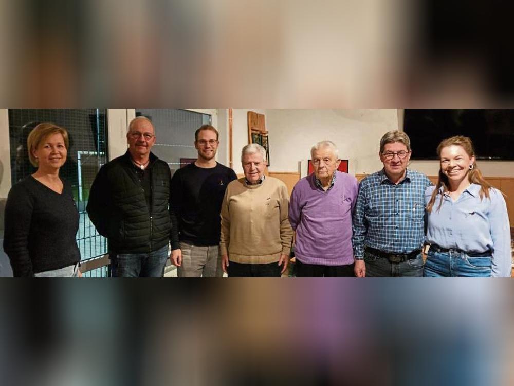 Ehrung der Jubilare beim FCA (v.l.): Birgit Urban, Hartmut Klein, Dirk Rehborn, Herbert Polder, Erwin Pluntke, Reiner Polder und Julia Schewe.