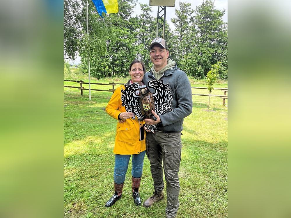 Nach einem spannenden, windigen Schießen sicherte sich der Feuerwehrmann Hubertus Dietz mit dem 149. Schuss die Königswürde und regiert nun mit seiner Frau Sarah über den Mondschein.