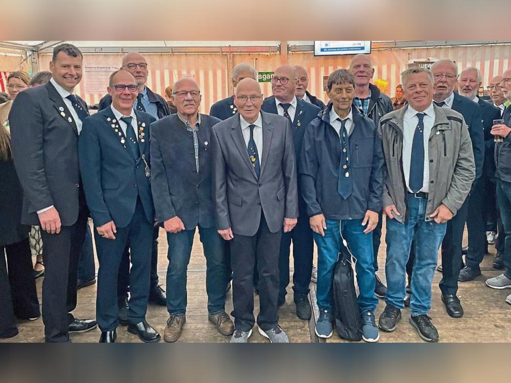 Jahrzehntelange Treue: Der Geselligkeitsverein Mondschein ehrte am Wochenende zahlreiche Schützen. Foto: Schneider