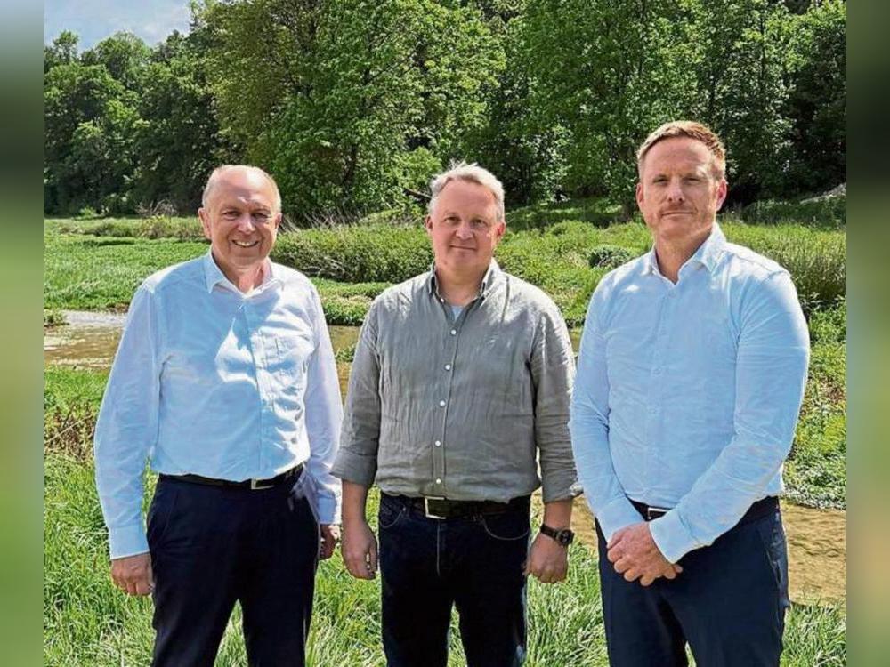 Unser Bild zeigt v.l.: Landrat Christoph Rüther, WOL-Geschäftsführer Volker Karthaus, Technischer Dezernent des Kreises Paderborn Henrik Egeler.
