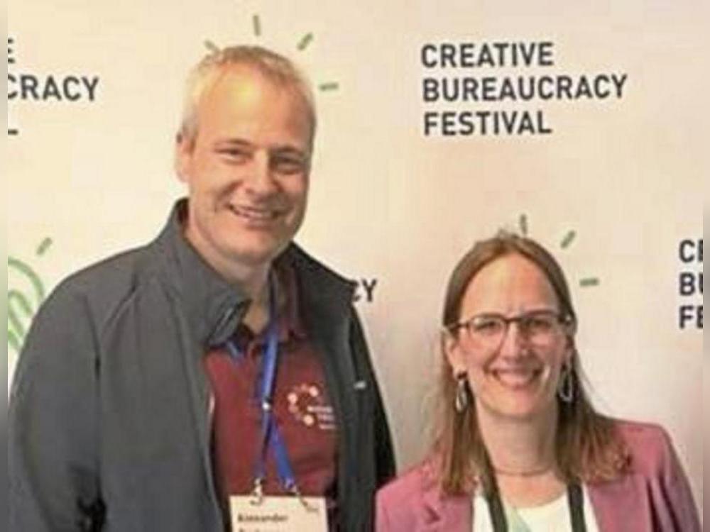 Alexander Tschense, parteiloser Bürgermeisterkandidat, beim Creative Bureaucracy Festival – hier mit Johanna Sieben, der Festivalleitung der Falling Walls Foundation.
