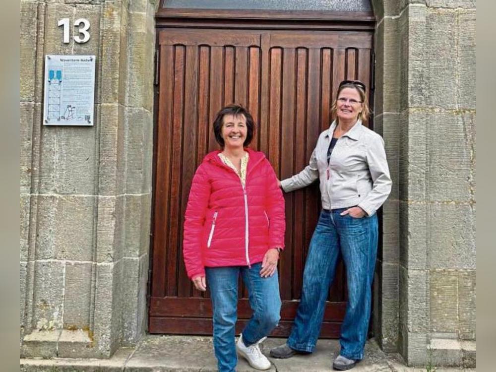 Spazieren gehen, über Themen sprechen, die die Stadt bewegen und sich austauschen: Das möchte die BG Rüthen, hier mit Annette Herbst-Köller (l.) und Susanne Dönnecke, mit ihren „Pröleken ums Mäuerken“ erreichen.
