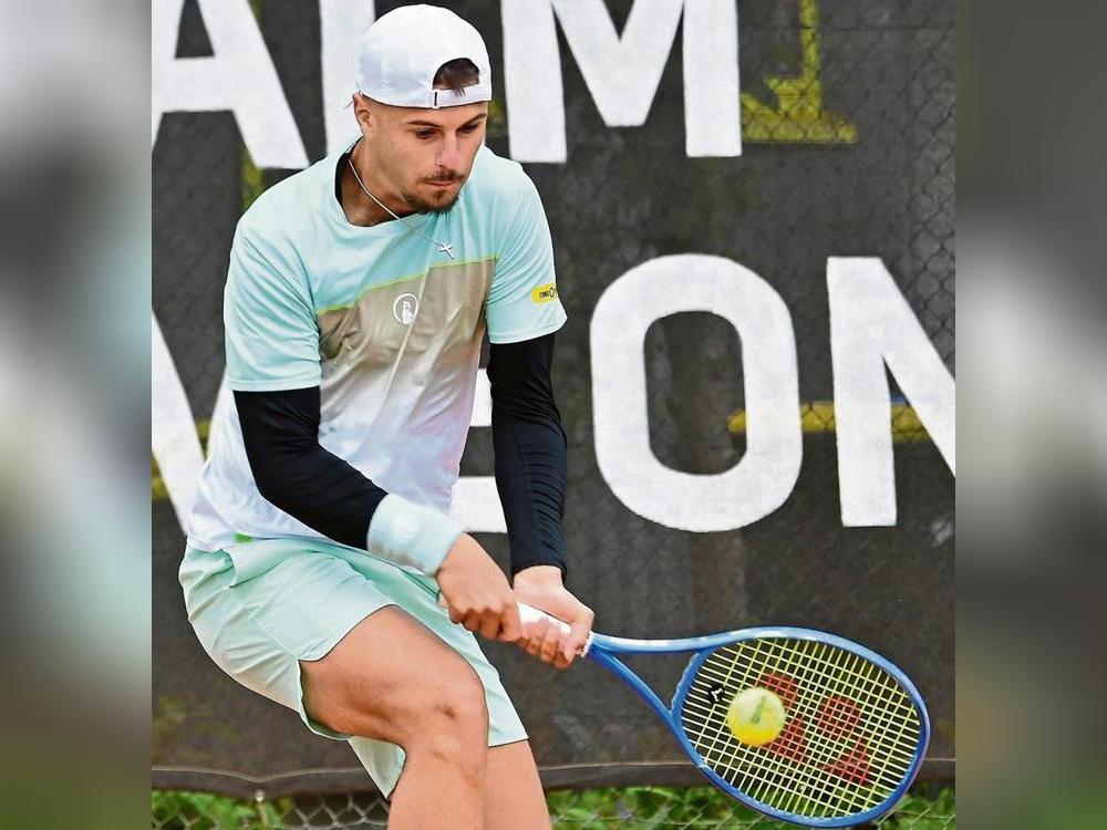 Der neue Stern am Tennishimmel? Wer weiß. Alexander Glomb aus Salzkotten-Verlar bringt vieles mit, um mal ein Großer zu werden. Angefangen hat alles im zarten Alter von drei Jahren. Der erste Verein des jetzt 21-Jährigen war der TC Rot-Weiß Geseke.