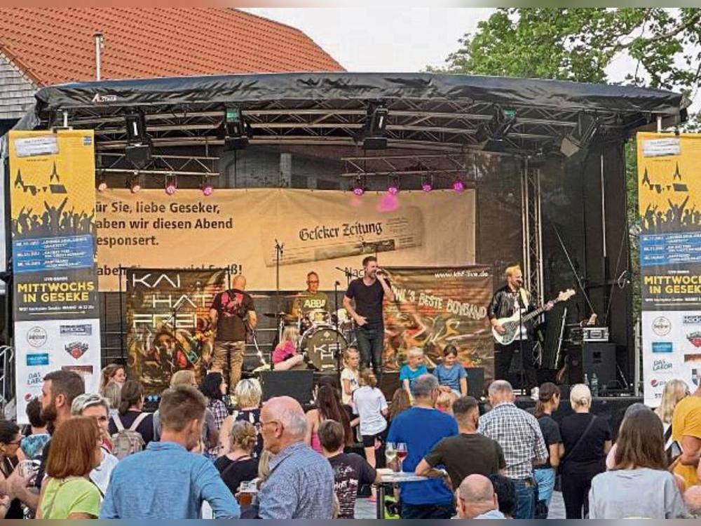Die mobile Bühne kommt auch bei Festen in der Stadt zum Einsatz – zum Beispiel bei „mittwochs in Geseke“ in den Sommerferien. Archivfoto: Böhmer
