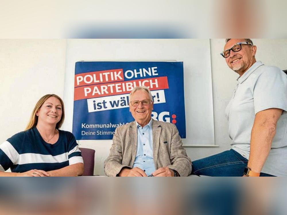 Sie stellten Personal und Ziele der Bürgergemeinschaft für die Kreistagswahl im September vor (von links): Nina Schweitzer, stellvertretende Kreisvorsitzende, BG-Kreisvorsitzender Robert Bigge und Frank Strothkamp, stellvertretender Kreisvorsitzender. Foto: Dahm