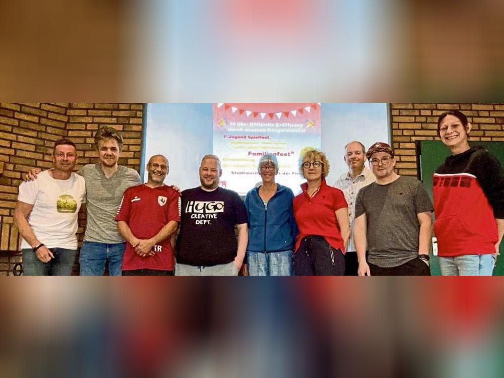 Die Planungsgruppe von Westfalia Erwitte hat die Weichen gestellt und freut sich auf die offizielle Einweihung der neuen Sportanlage, die am Donnerstag unter anderem mit einem Familienfest über die Bühne geht.