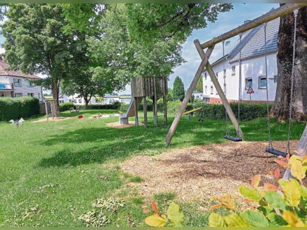 Gerade ist der Spielplatz in Effeln noch trist, bald soll hier aber ein Mehrgenerationenspielplatz entstehen. Foto: Löseke