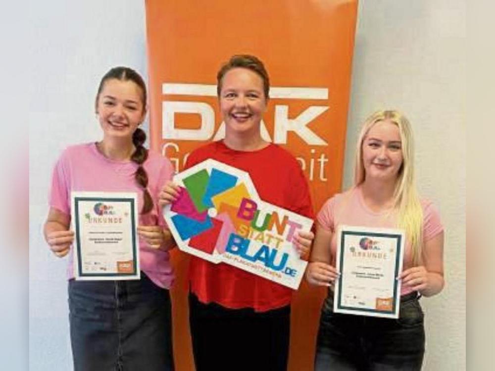 Unser Bild zeigt (v.l.) Greta Schulte, Laura Blankenheim (Lehrerin) und Leonie Steuerwald.