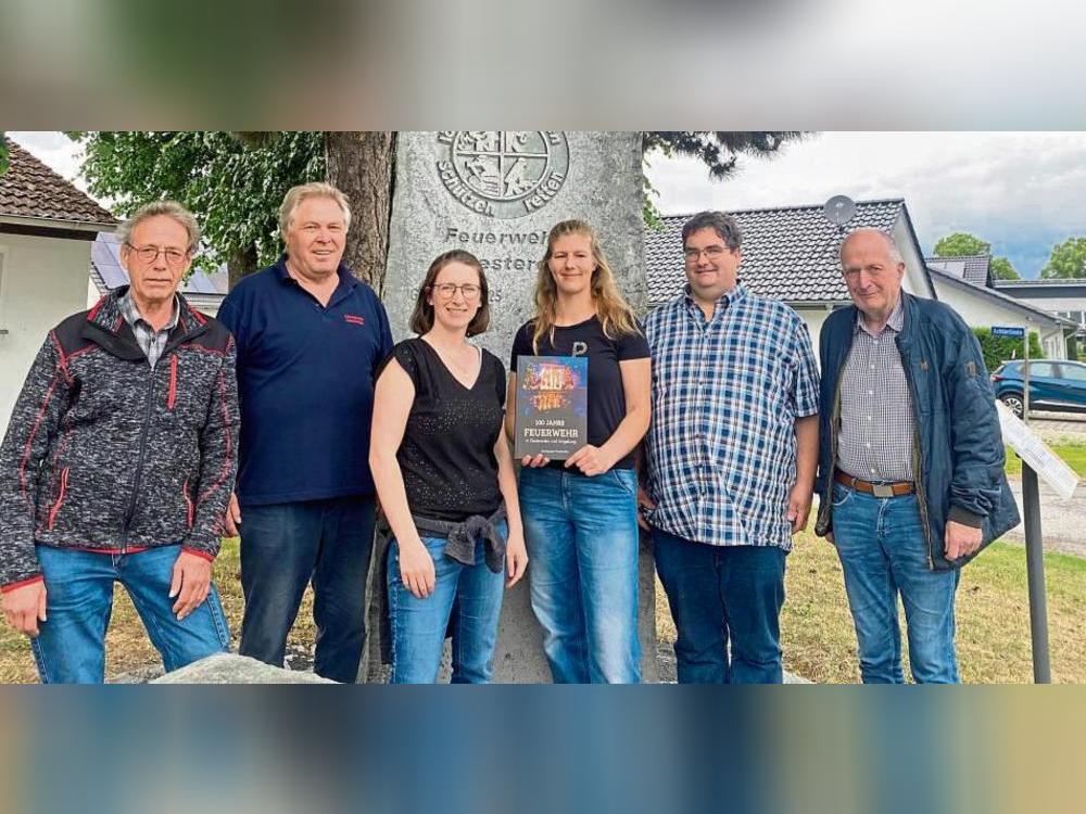 Das Chronik-Team wollte keinen gewöhnlichen historischen Abriss veröffentlichen. Vielmehr finden sich darin neben Informationen auch jede Menge Geschichten zum Schmunzeln.