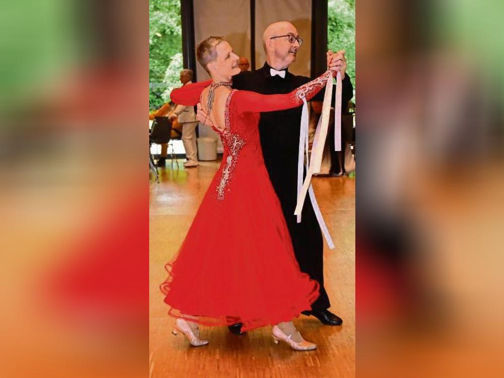 Einen bärenstarken Turnierauftritt legten Ute und Bernd Strunk vom TSC Castell Lippstadt beim 7. Heidepokal hin und stehen nun unmittelbar vor dem Aufstieg in die Masterklasse B.