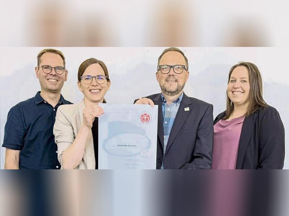 Für vier weitere Jahre darf die Gemeinde Anröchte nun das Siegel „Familienfreundliches Unternehmen“ tragen – als eins von 43 im Kreis Soest.