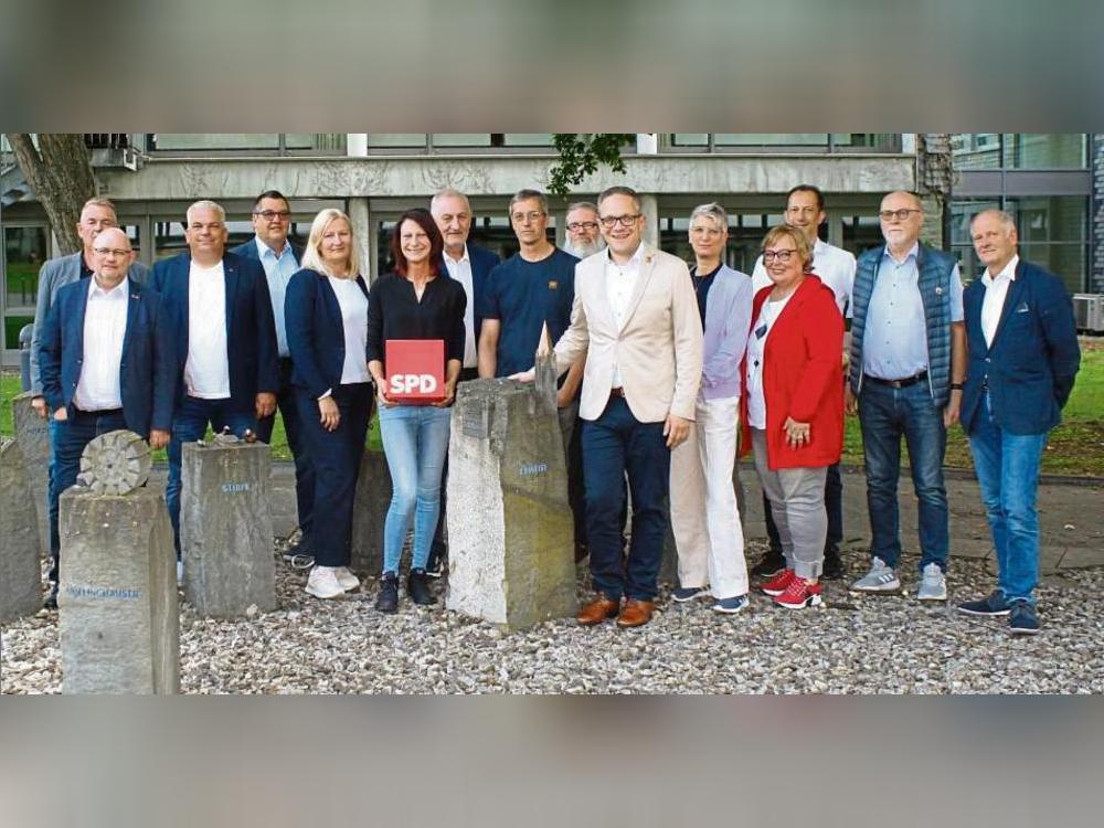 Die Erwitter SPD will die Stadtgesellschaft abbilden und setzt auf „Tatkraft und Bürgernähe“, gab der Vorsitzende Bernd Kirchhoff (3.v.l.) den Kurs vor.