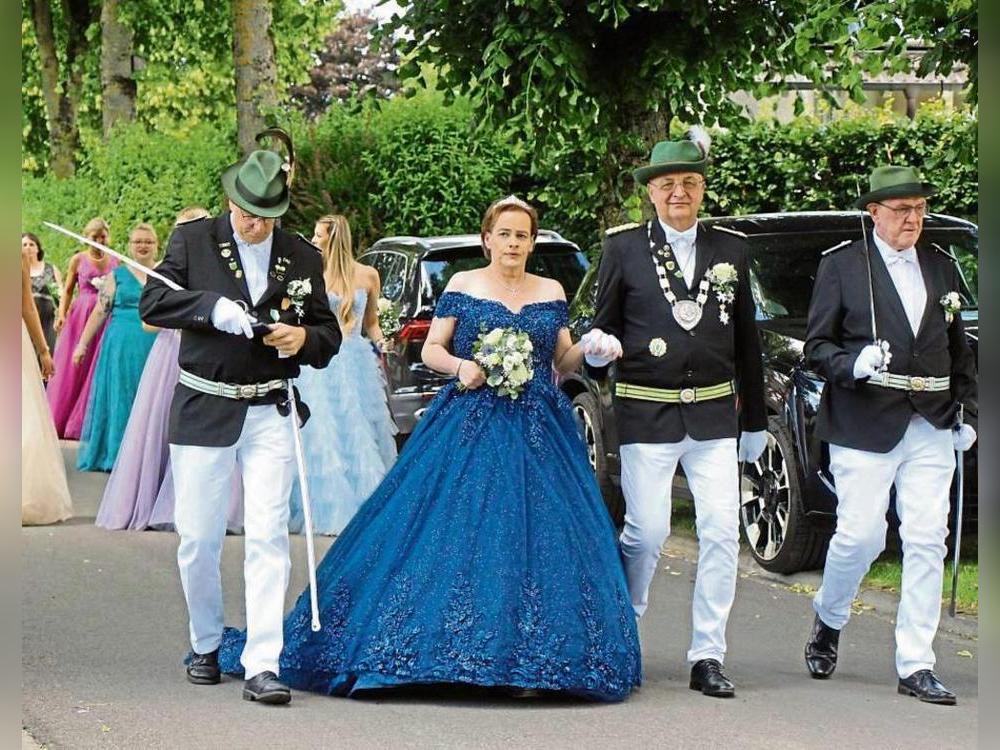 Ein Träumchen in Glitzerblau: Susanne Gröblinghoff und Christian Oel. Fotos: Löseke