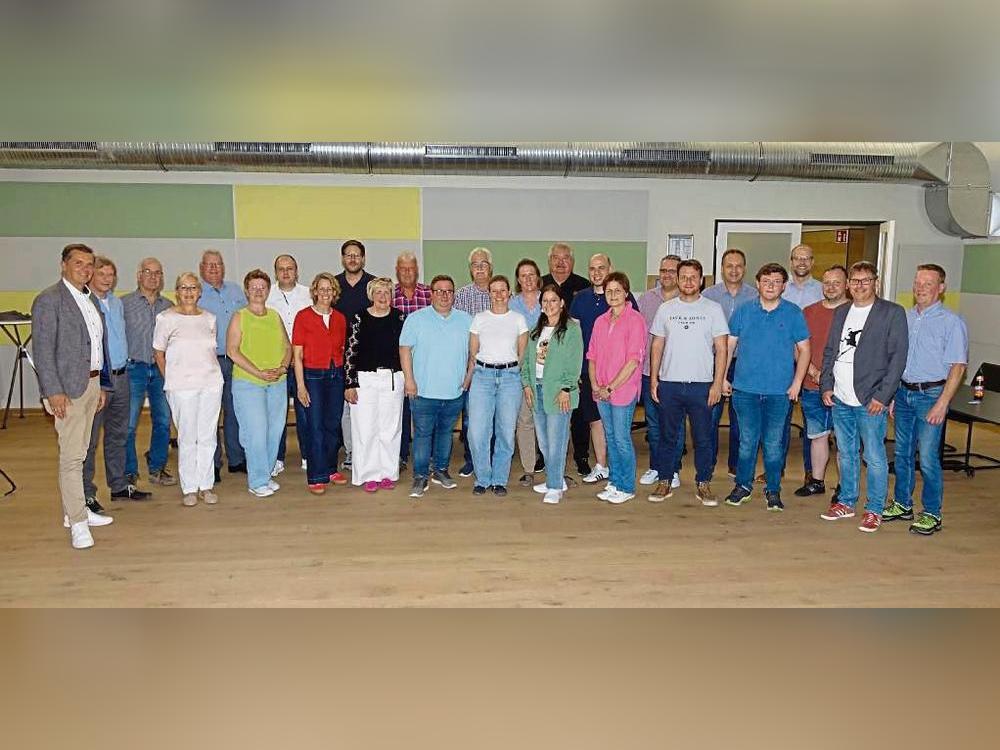 Der CDU-Stadtverband Rüthen mit seinen Kandidatinnen und Kandidaten rund um den Vorsitzenden Timo Zimmermann (2.v.l.). Foto: Kloer
