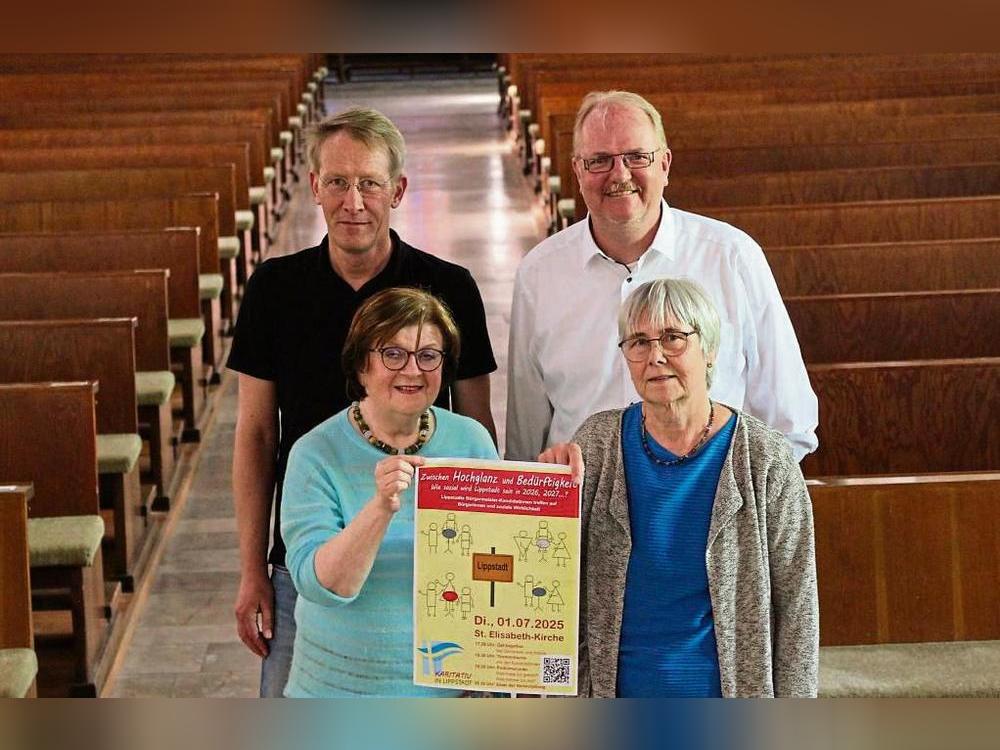 Die Vertreter der Arbeitsgemeinschaft „Karitativ in Lippstadt“ freuen sich mit ihren Partnern auf die Debatte: Gemeindereferent Christoph Fortmeier, Renate Rosenkranz (Kia), Pfarrer Thomas Thiesbrummel und Anita Balkenhol (SkF). Foto: Puls