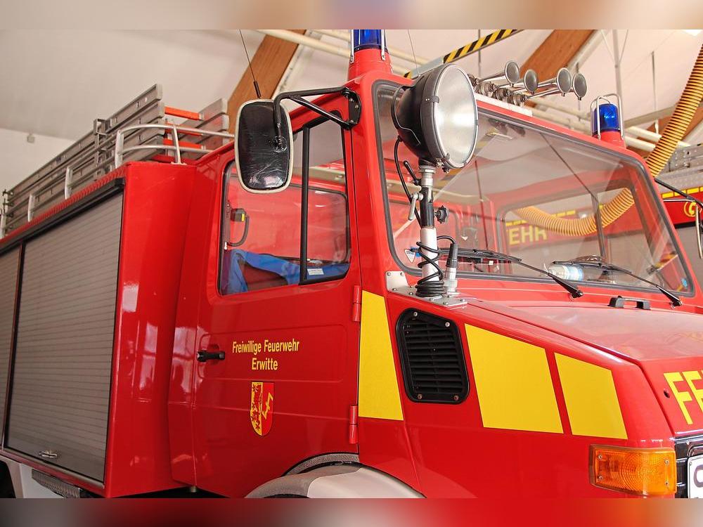 Die Kameraden der Erwitter Feuerwehr wurden in der Nacht von Freitag auf Samstag zu seinem Brand in einem Zementwerk an der Bahnhofstraße gerufen. Symbolfoto: Puls