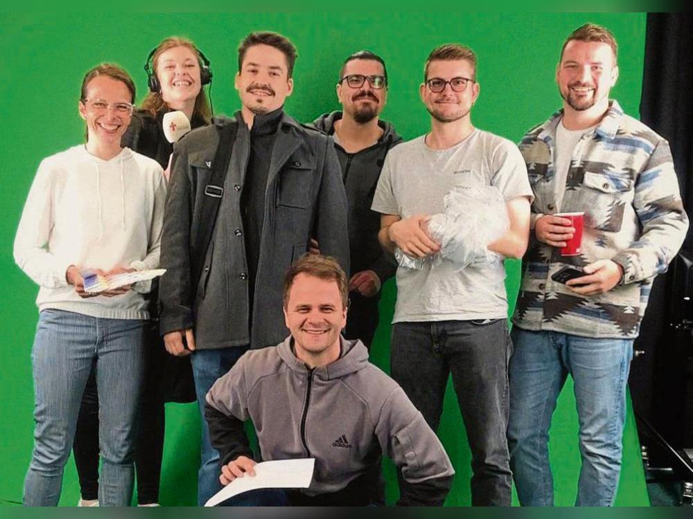 In der Abteilung Kommunikation des Erzbischöflichen Genralvikariats Paderborn werden Inhalte, Formate und Ideen für den neuen Tik-Tok-Kanal durchdacht und produziert, unter anderem von (v.l.) Judith Bowinkelmann, Anna-Sophie Meyer, David Hesse, Till Kupitz, Daniel Ribeiro, Tim Sprenger und Thomas Kuhr.