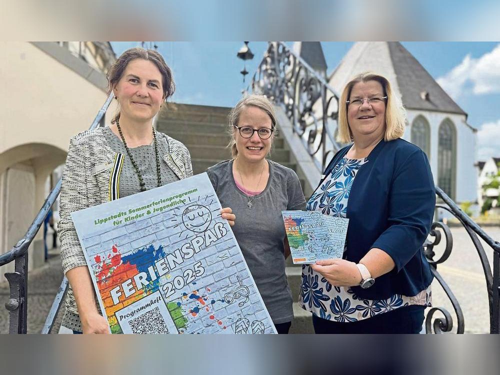 Haben am Ferienspaß-Programm mitgewirkt (v.l.): Elisa Stellmacher (Stadt Lippstadt), Iris Loik (Stadtjugendring) und Birgit Sommer (Sparkasse Hellweg-Lippe) freuen sich auf tolle Veranstaltungen.