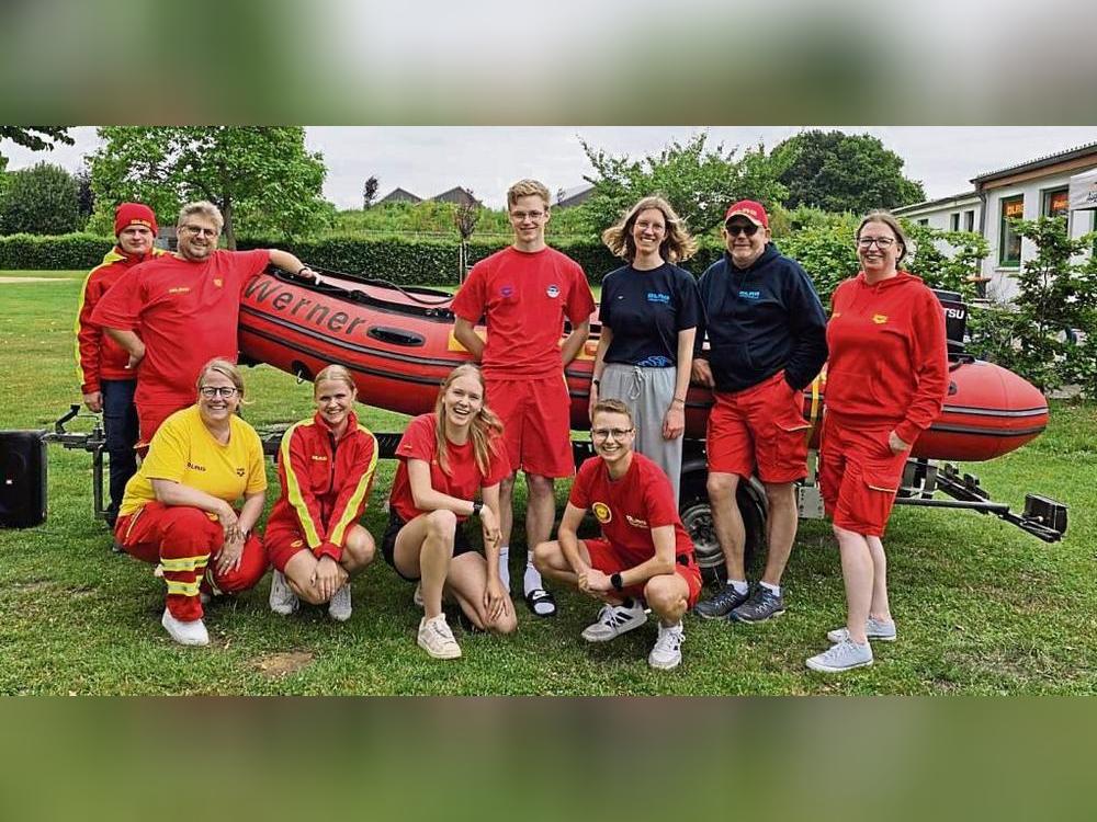 Die DLRG Ortsgruppe Geseke hat ein neues Boot. Das Gefährt erhielt den Namen „Werner“ – ein Andenken an den verstorbenen Mitbegründer Werner Woitag.
