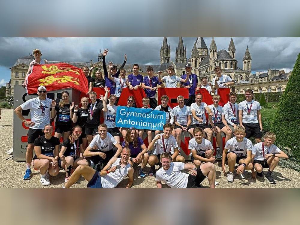 Französischer Doppelpack: Sport und Bildung in Caen vereinte die Lauf-AG des Gymnasiums Antonianum Geseke bei ihrer Exkursion.