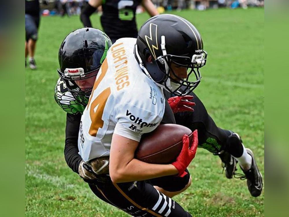 Attacke! Die Lippstadt Eagles (in Schwarz) haben mit den Gelsenkrichen Devils noch eine Rechnung offen. Foto: Marx