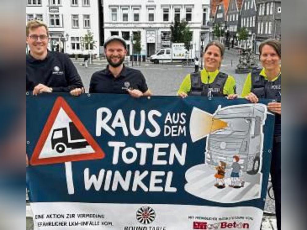 Die Polizei und Mitglieder von Round-Table bereiten die Aktion gemeinsam mit der Stadt Lippstadt vor.