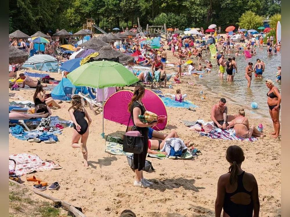 Schon früh war der Alberssee am Sonntag so voll, dass die Stadt durchgriff. Foto: Raestrup
