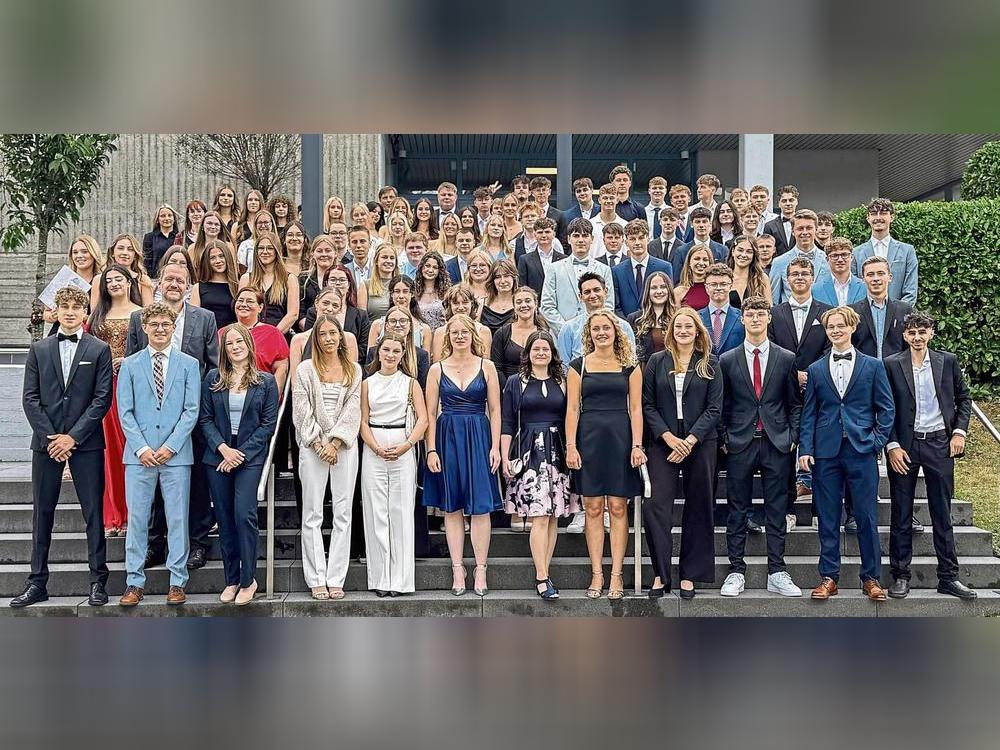 86 Absolventinnen und Absolventen des Gymnasiums Antonianum haben bei der Abschlussfeier ihre Zeugnisse entgegengenommen. Foto: N. Wissing
