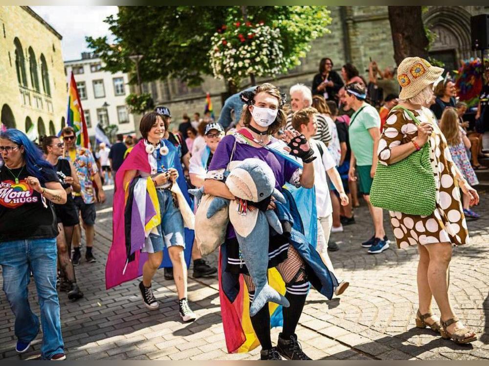 Mehr als 1000 Teilnehmer tauchten Soest am Wochenende in Regenbogenfarben. Das fand ein 34-jähriger Soester offenbar unerträglich. Foto: Schröder